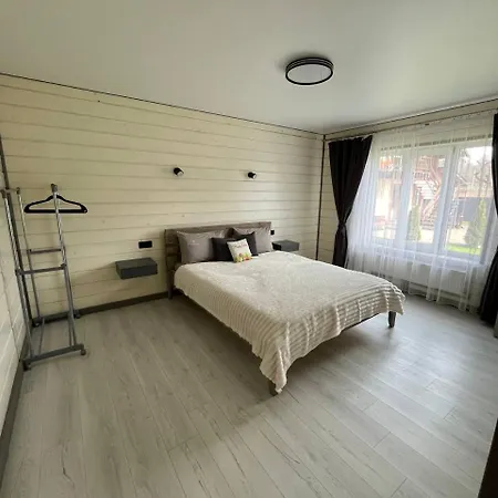 Vakantiehuis тростян та річка Slavske