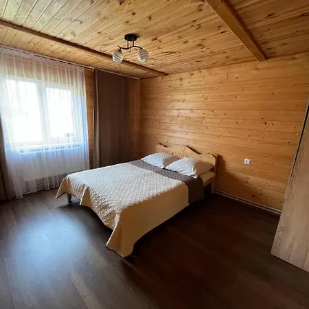 Сasa de vacaciones тростян та річка