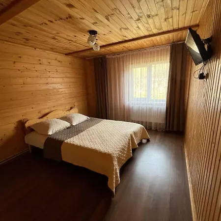 Vakantiehuis тростян та річка