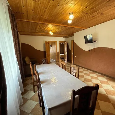 Сasa de vacaciones тростян та річка Slavske