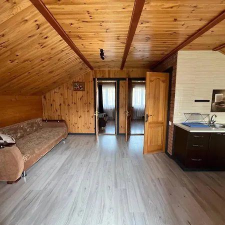 Vakantiehuis тростян та річка *